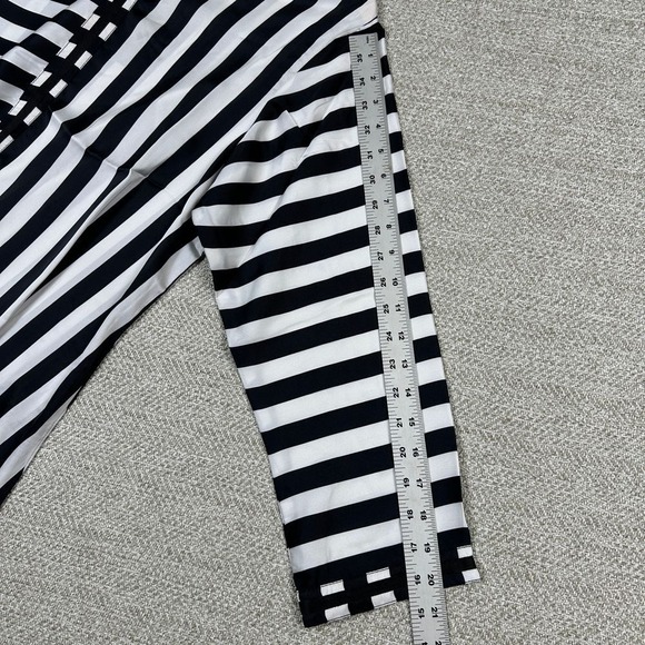 Go‎ Kismet Sz M Top Striped Tunic Top Black White Shark Bite 3/4 sleeve Artsy - Picture 8 of 14